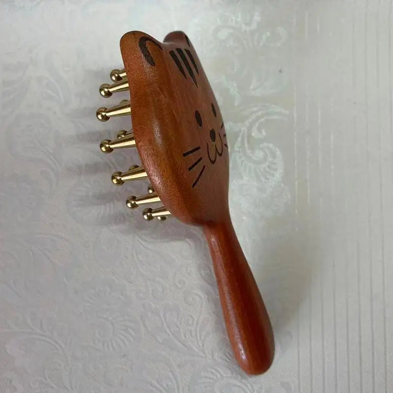 Durable Kitten Shape SPA Gua Sha Tool Brass Head Sandalwood Massage Comb Long Wooden Handle Sturdy Meridian Point Massager Brush
